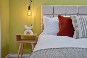 4 slaapkamers, een strijkplank/strijkijzer, gratis wifi, beddengoed