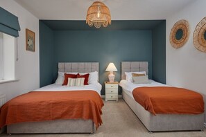 4 bedrooms, iron/ironing board, free WiFi, bed sheets