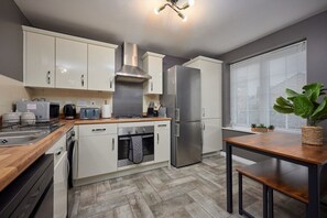 Fridge, microwave, oven, stovetop - Homebird Property - Honeybourne (West Yorkshire)