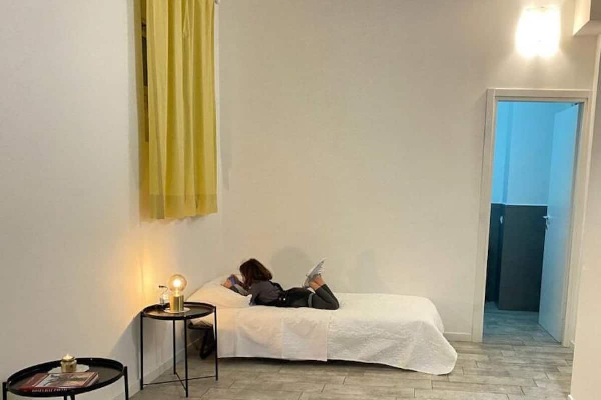 华丽四人房 | 客房内保险箱、熨斗/熨板、免费 WiFi