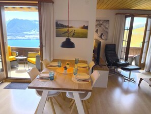 Dining - SwissHut Stunning Views Alps & Lake - Apart. Ringold Down (Sigriswil)