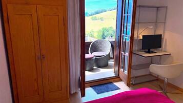 1 Schlafzimmer, Schreibtisch, Reisekinderbett, WLAN