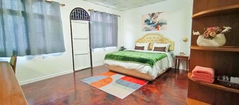 Spacious 5-bedroom house for 16 people near BTS Onnut