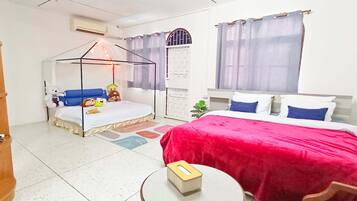 5 bedrooms, iron/ironing board, WiFi, bed sheets