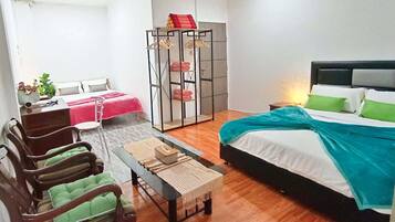 5 bedrooms, iron/ironing board, WiFi, bed sheets