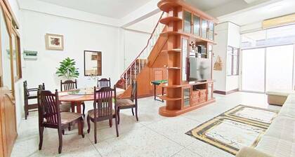 Spacious 5-bedroom house for 16 people near BTS Onnut