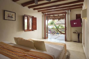 In-room safe, free WiFi