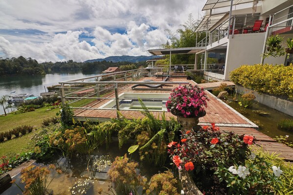 Property grounds - Cabin with jacuzzi, lake view and close to the Guatapé stone. Pet friendly (Antioquia)