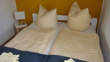 2 Schlafzimmer, Reisekinderbett, WLAN, Bettwäsche