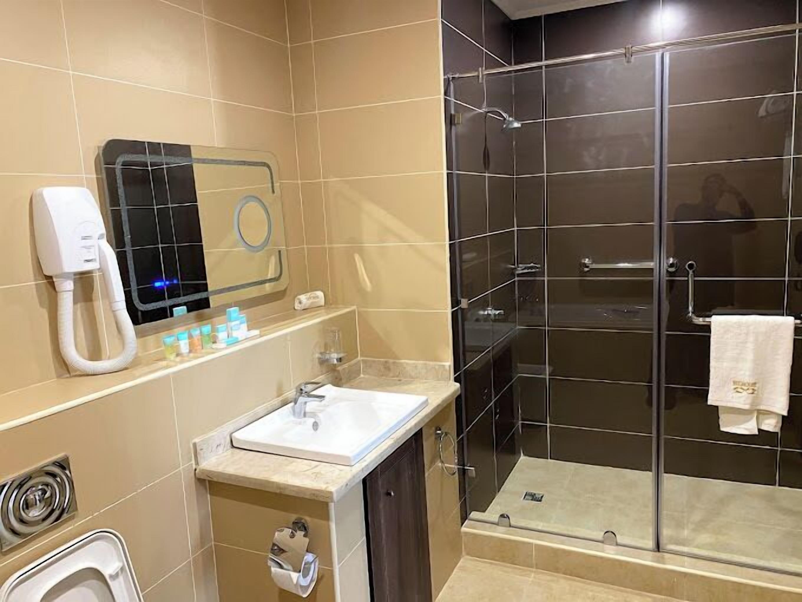 Luxury Apartment, Balcony, City View | Bathroom | Hair dryer, towels, soap, shampoo