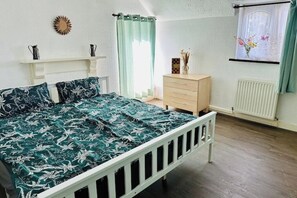 2 quartos, ferros/tábuas de passar roupa, Wi-Fi, roupa de cama