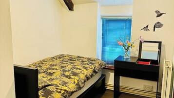 2 bedrooms, iron/ironing board, WiFi, bed sheets