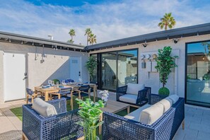 Outdoor dining - Scottsdale Heated Pool Sleep 10 (Scottsdale)