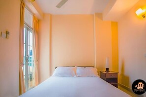 3 bedrooms, iron/ironing board, free WiFi, bed sheets