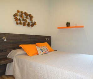 2 habitaciones, tabla de planchar con plancha, wifi y ropa de cama 