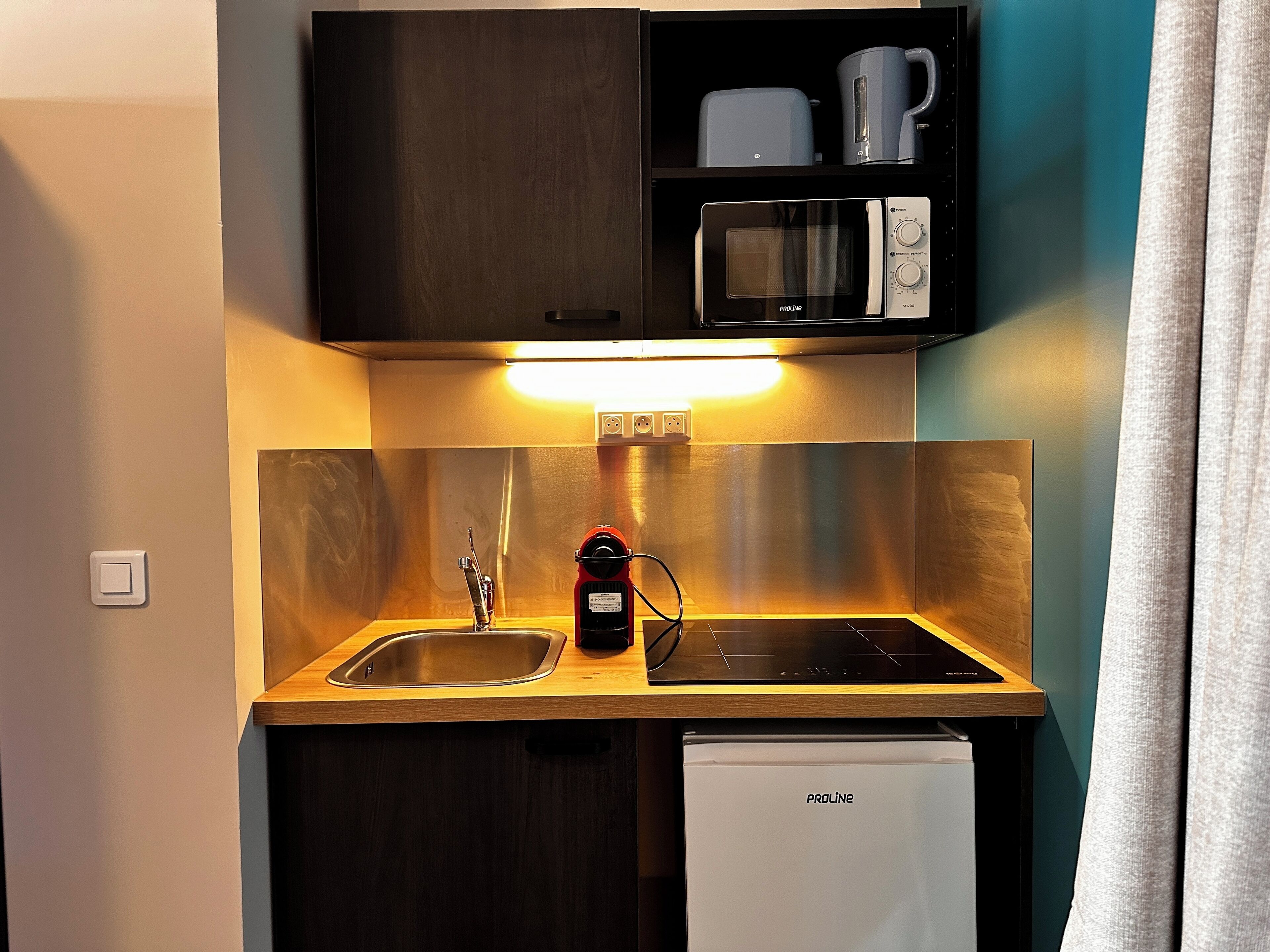 Apartament familiar | Cuina privada | Frigorífic petit, microones i placa de cuina 