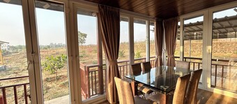 Charming 2-bedroom pet friendly Farmhouse with picturesque surroundings