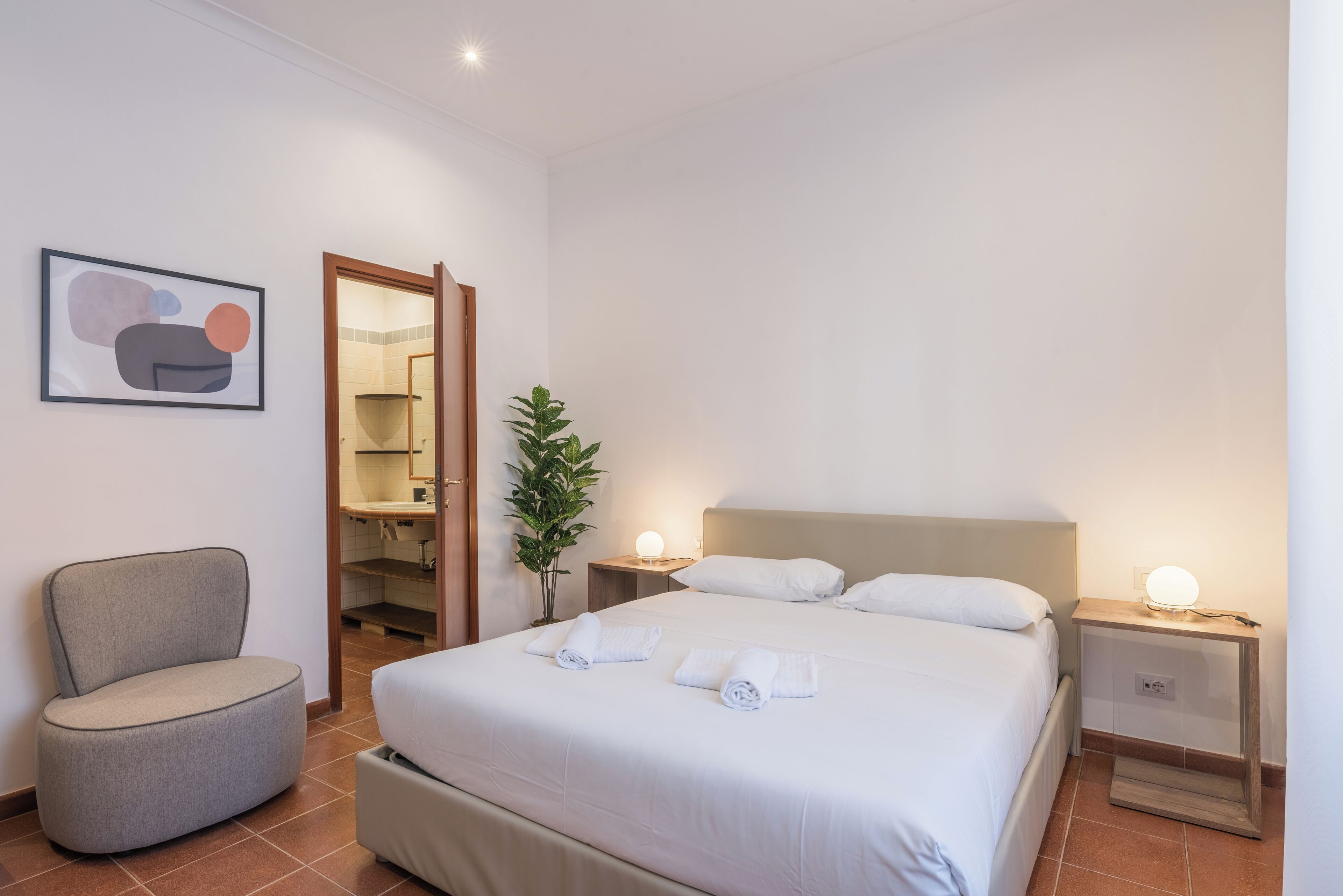 Family Apartment, 5 Bedrooms | 5 bedrooms, laptop workspace, iron/ironing board, free WiFi