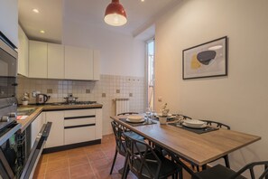 Family Apartment, 5 Bedrooms | Private kitchen