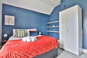 Room - 4 Bed House with Pool Table & Parking (Cardiff)
