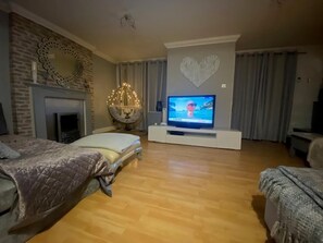 Talo | 2 makuuhuonetta, silitysrauta/-lauta, ilmainen Wi-Fi, vuodevaatteet