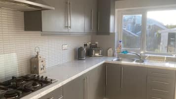 House | Private kitchen | Fridge, microwave, oven, stovetop