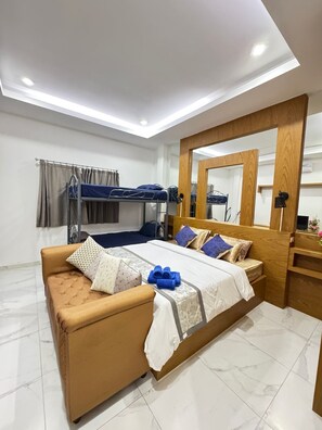 3 bedrooms, iron/ironing board, bed sheets