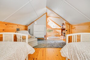 2 bedrooms, iron/ironing board, travel cot, free WiFi