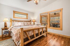 3 bedrooms, desk, iron/ironing board, travel crib