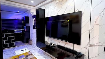 Apartemen Deluks, balkon, pemandangan kota | Area keluarga