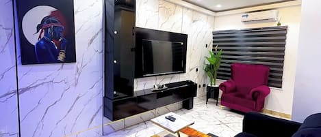 Deluxe appartement, balkon, uitzicht op stad | Woonruimte