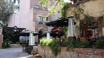 Premium Apartment | Outdoor dining