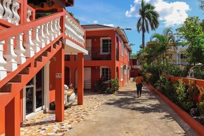 Exterior - Paradise on the Rocks - Suite w/Pool View & Balcony #8 (Negril)