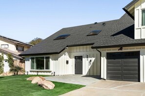 Exterior - Lux 5-Bedroom Home in La Jolla Min to Ocean (San Diego)