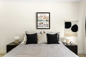 6 Schlafzimmer, Schreibtisch, Bügeleisen/Bügelbrett, WLAN