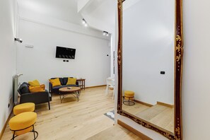 Apartment, 3 Bedrooms, Non Smoking | Living area