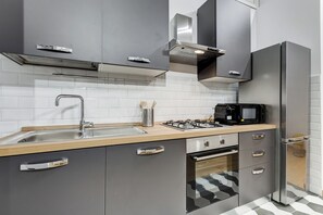 Apartment, 3 Bedrooms, Non Smoking | Private kitchen