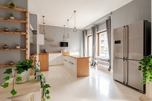 Oven, stovetop, dishwasher - Four Seasons Suite in City Center, 350m from the Sea • 3 Suite - View & Balcony (Pescara)