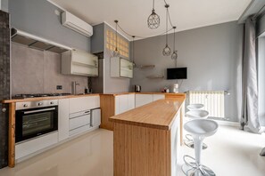 Oven, stovetop, dishwasher