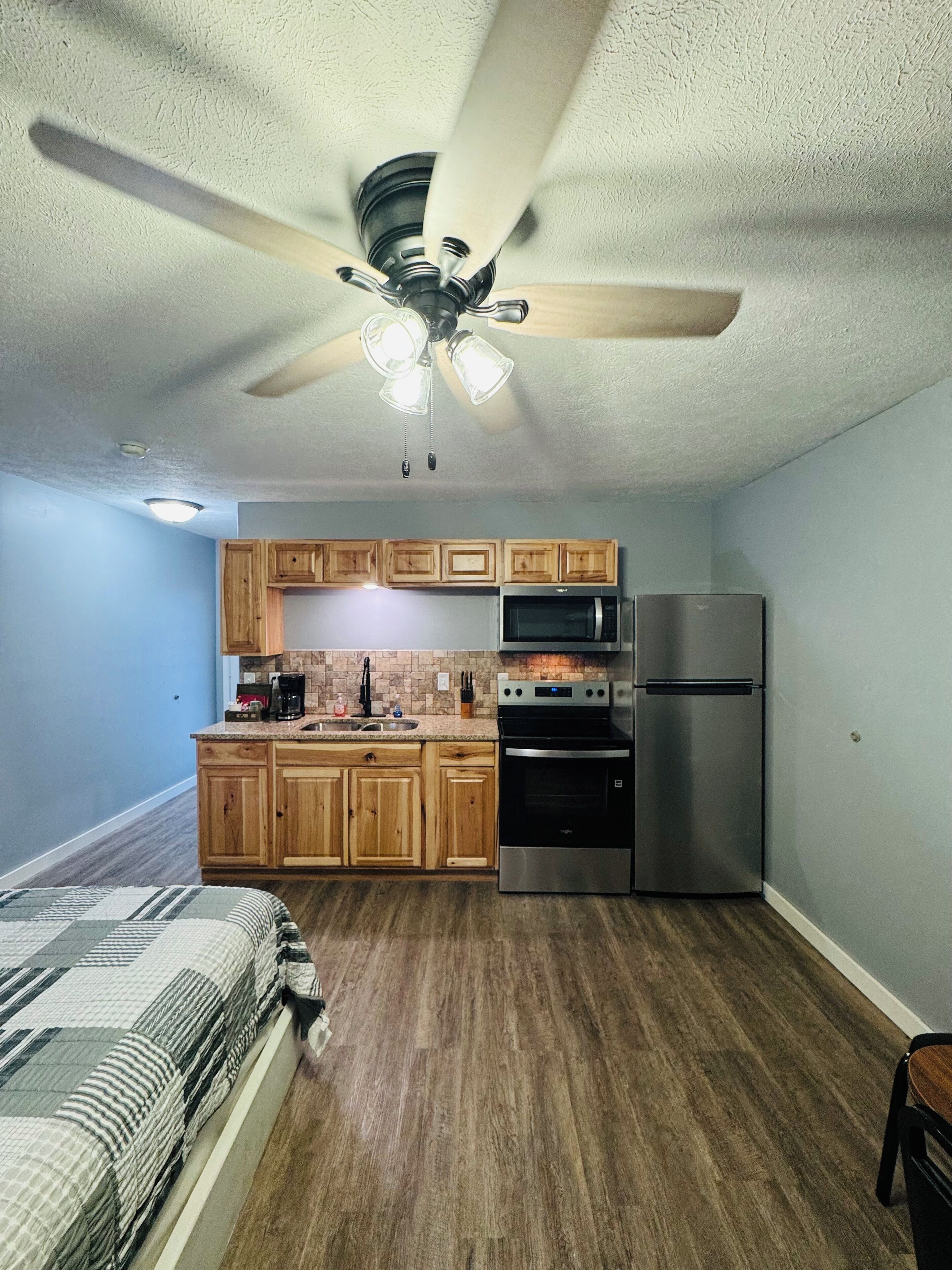 Full-size fridge, microwave, cookware/dishes/utensils