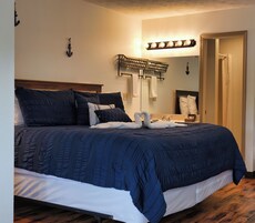 Quarto premium, vista para a piscina | Escrivaninha, espaço de trabalho para notebook, Wi-Fi de cortesia