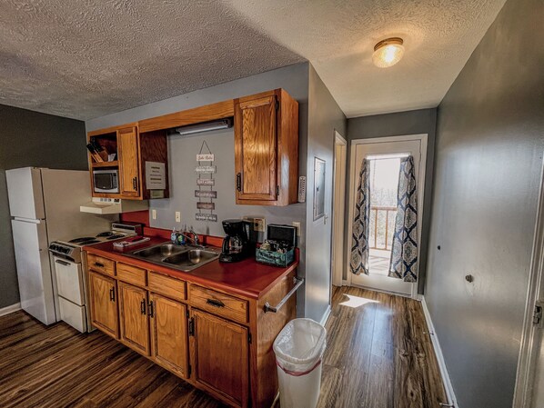 Grand Double Room, Balcony, Hill View | Desk, laptop workspace, free WiFi - Timber Pointe Resort (Jamestown)