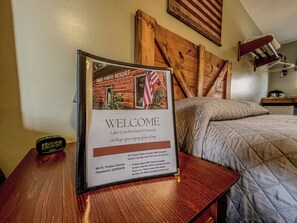 غرفة عادية فردية - بشرفة - بمنظر للمسبح | وسيلة راحة في الغرفة