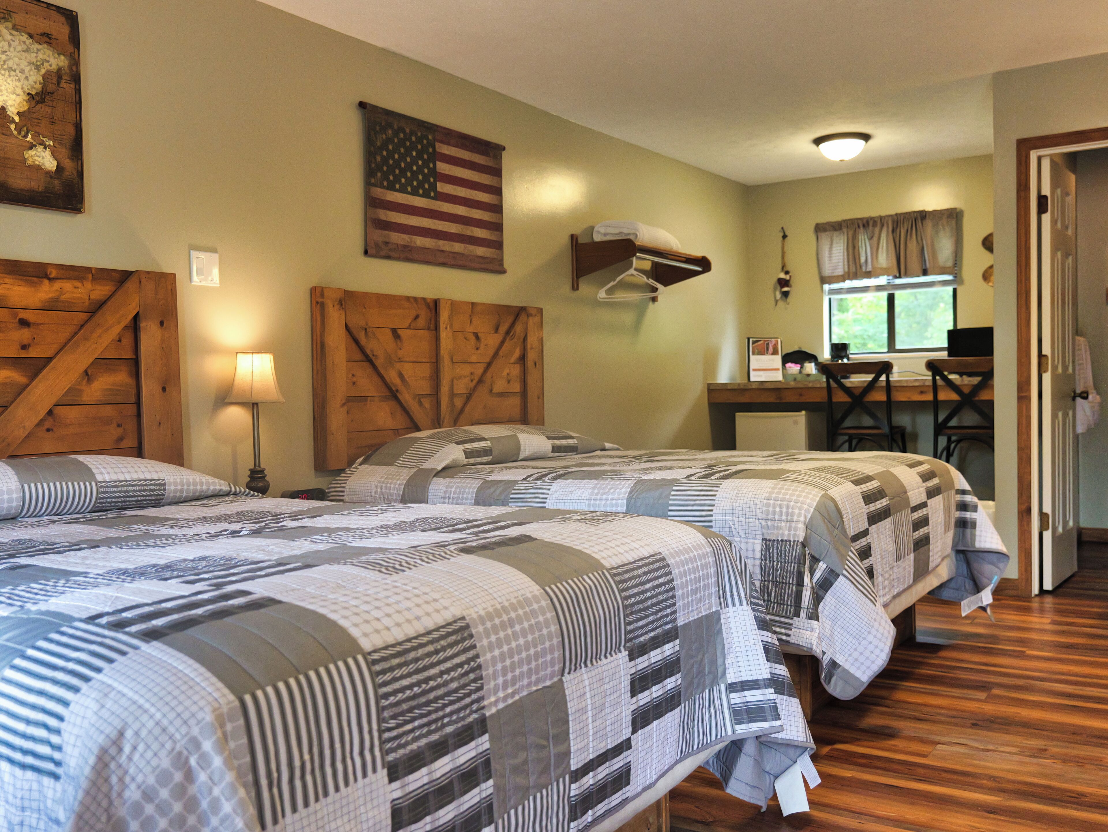 Escrivaninha, espaço de trabalho para notebook, Wi-Fi de cortesia