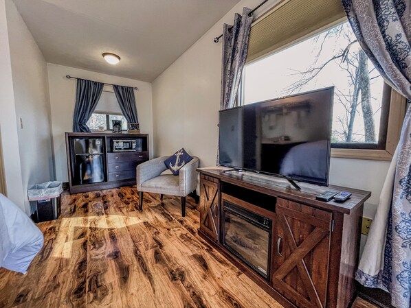 غرفة بريميم - بمنظر للمسبح | مكتب ومساحة عمل للكمبيوتر المحمول وواي فاي مجانًا