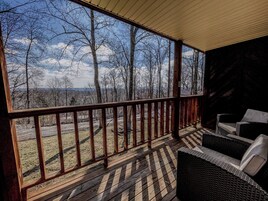 頂級雙人房, 陽台, 山景 | 1 間臥室、書桌、筆電工作空間、免費無線上網