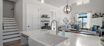 Egg Harbor: new build, indoor pool, gym