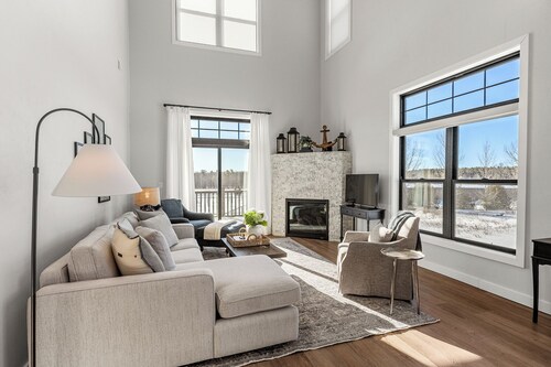 Egg Harbor Condo- new build, indoor pool and gym