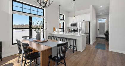 Egg Harbor Condo- new build, indoor pool and gym