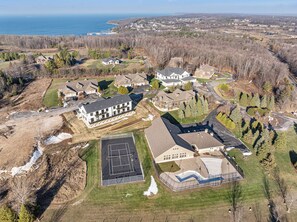 Exterior - Egg Harbor Condo- new build, indoor pool and gym (Egg Harbor)